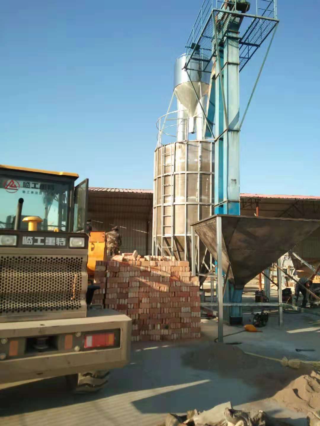 河北皓凱5HQX-10型小型烘干機在內蒙古察素齊落戶！